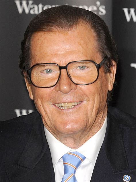 how tall was roger moore